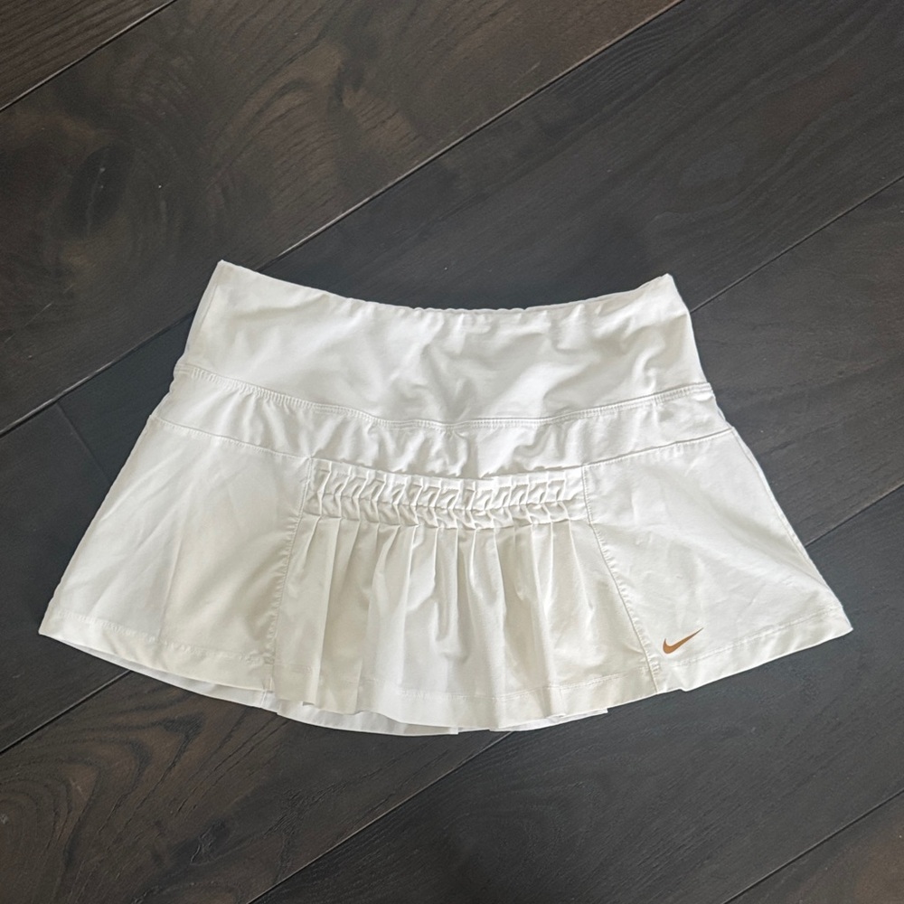 Nike White womens tennis Skirt with gold Swoosh
